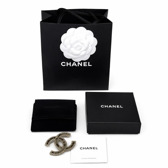 CHANEL Accessories - Chanel Gold/Black Lace Resin CC Brooch
